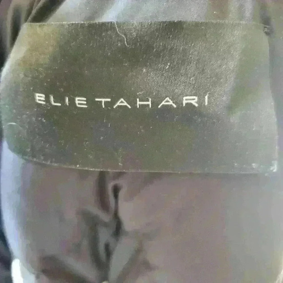 ELIE TAHARI feminine ruffled collar puffer  coat. Size small - Picture 9 of 12